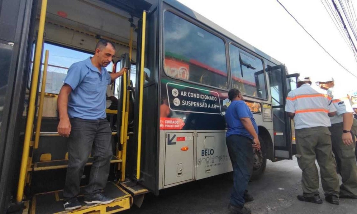 Nesta manhã de quinta-feira acontece a fiscalização dos ônibus da capital no Barreiro  -  (crédito: Jair Amaral/EM/D.A.Press)