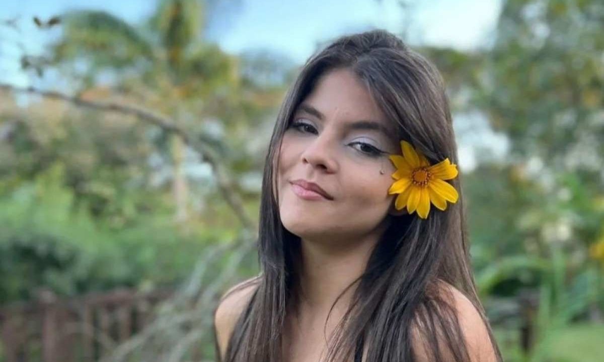 Mariane Silva Torres, de 26 anos, foi levada à UPA na Região Centro-Sul de BH na última terça-feira (23/4) por estar sentindo dores no peito e nas pernas -  (crédito: Reprodução/Redes Sociais)