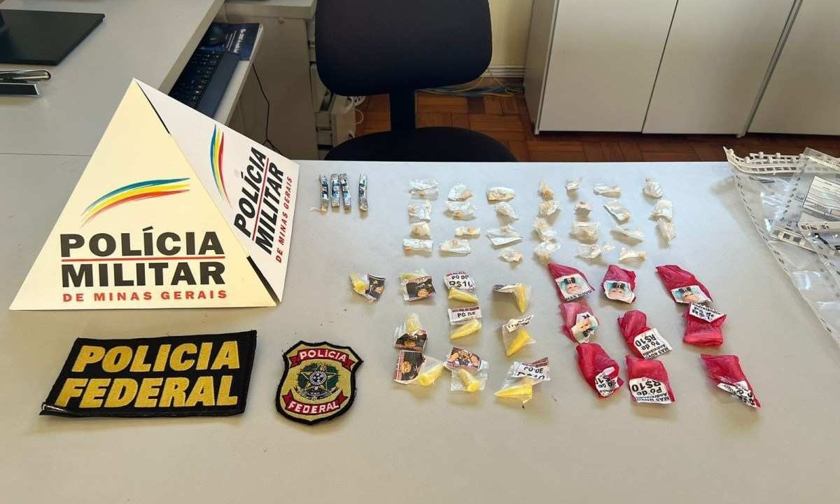 Polícia Federal apreendeu dinheiro, armas, drogas e aparelhos celulares durante operação contra o tráfico e crime organizado no Sul de Minas -  (crédito: PF/Divulgação)