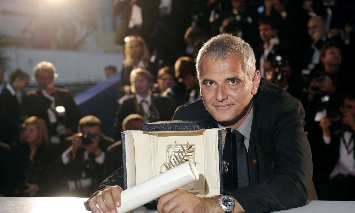 O cineasta Laurent Cantet com a Palma de Ouro que recebeu em 2008, no Festival de Cannes -  (crédito: Fred Dufour/AFP/25/5/2008)