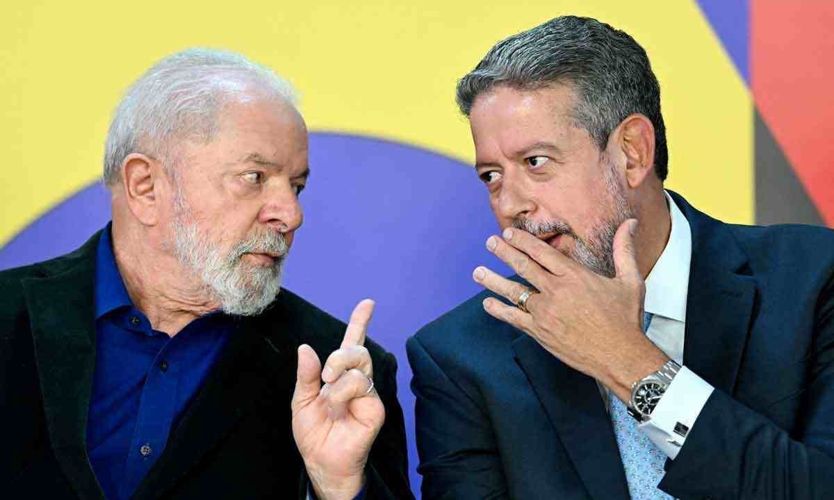 Lula e Lira: presidente da Câmara diz que espera aprovar reforma até o fim do ano -  (crédito: EVARISTO SÁ/AFP)