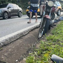 BH: acidente entre motocicleta e carro deixa o trânsito ruim na capital - Wellington Barbosa/EM/D.A.Press