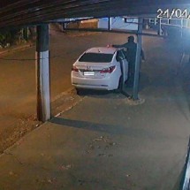 Trio é preso por jogar gasolina e atear fogo em carro de policial militar  - Divulgação/PMMG