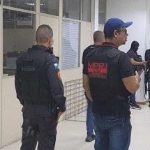 Policiais desviavam armas e uniformes para milícia; 4 são presos -  Lucas Araújo / Rádio Tupi