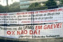 Professores da UFMG rejeitam proposta do governo e mantêm greve