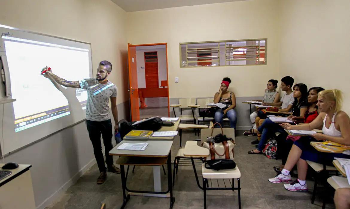 Segunda parcela do Pé-de-Meia começa a ser paga nesta quinta-feira -  (crédito: EBC)