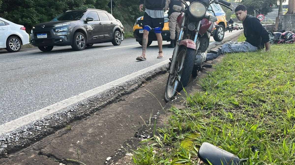 BH: acidente entre motocicleta e carro deixa o trânsito ruim na capital