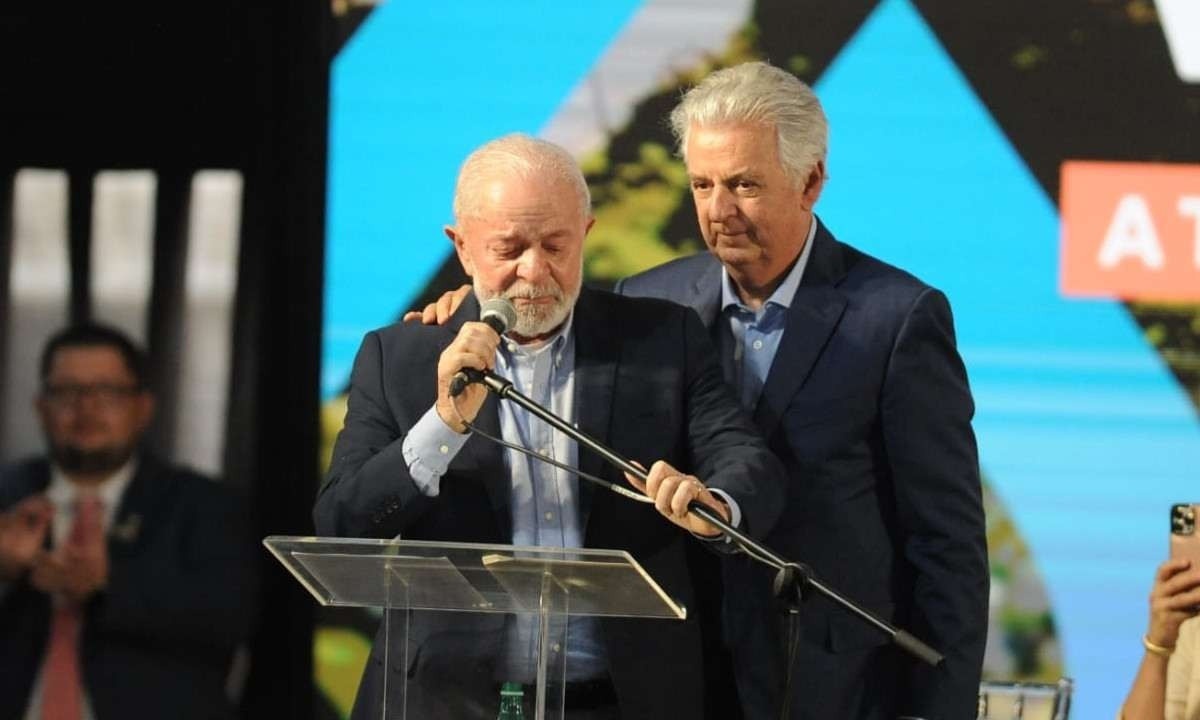 Walfrido consola Lula, emocionado ao se lembrar da bisneta diabética, durante discurso na Biomm, empresa que vai retomar produção de insulina glargina no país