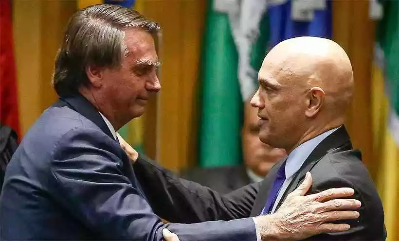 Bolsonaro pede a Moraes que devolva passaporte após arquivamento de caso - Sergio Lima/AFP