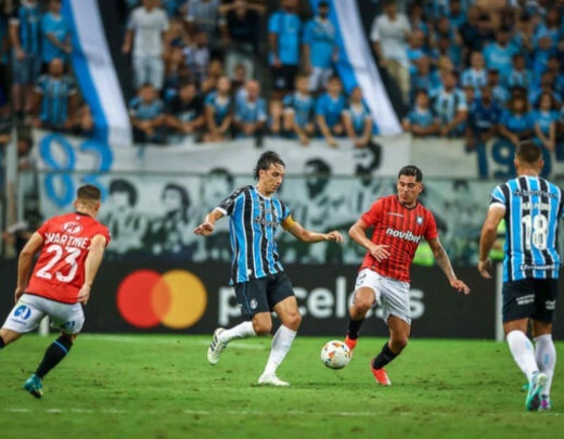 Pedro Geromel em ação pelo Grêmio no jogo diante do Huachipato, na Arena, pela Libertadores -  (crédito: Foto: Lucas Uebel/Grêmio FBPA)