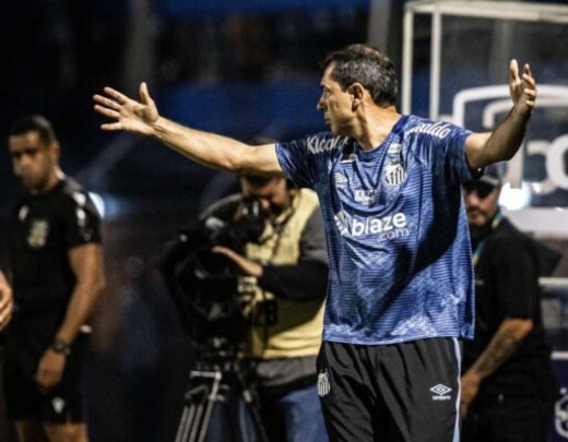 Fábio Carille chegou ao Santos no começo da temporada -  (crédito: Foto: Raul Baretta/Santos)