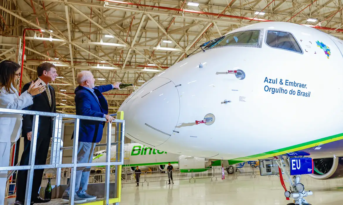 Durante visita de Lula, Embraer anuncia investimentos de R$ 2 bilhÃµes -  (crédito: EBC)