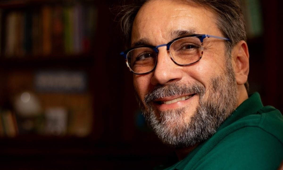 "A escrita nos expõe. Precisei reunir coragem", diz o médico Rodrigo Bragamotta sobre sua relação com a literatura -  (crédito: Mauro Figa/divulgação)