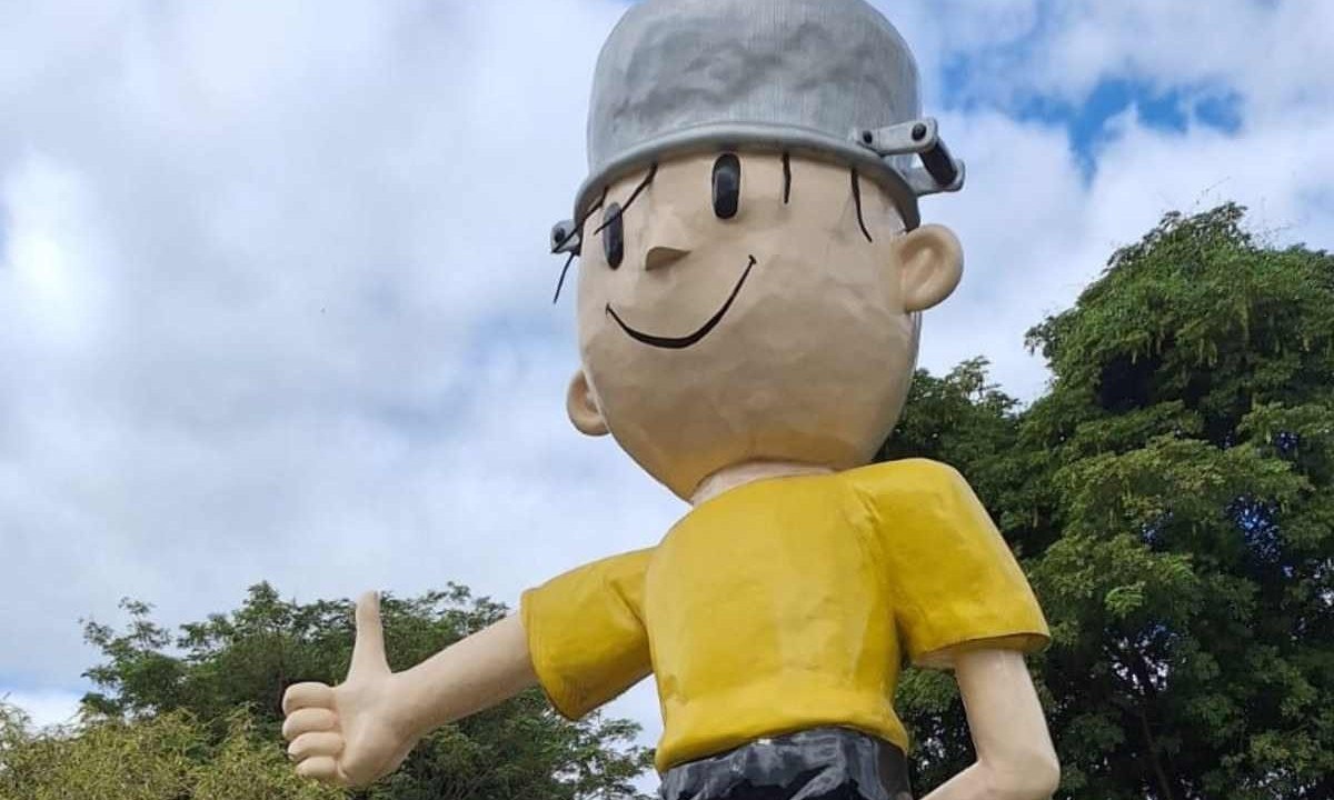 Estátua do Menino Maluquinho, personagem de Ziraldo, em Caratinga -  (crédito: Marcos Vieira/EM/DA Press)