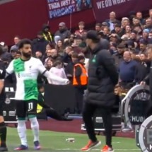 Salah e Klopp discutem em tropeço do Liverpool na Premier League; veja vídeo - No Ataque Internacional