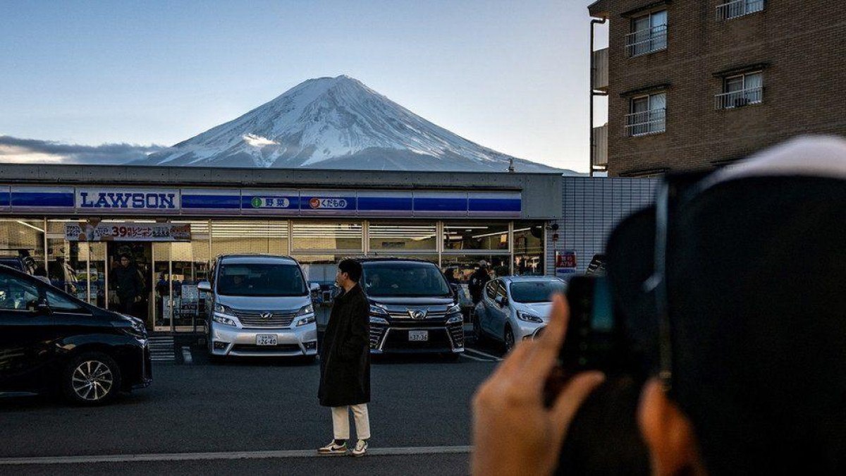 Monte Fuji: vista emblemática da montanha será bloqueada para afastar turistas -  (crédito: BBC)