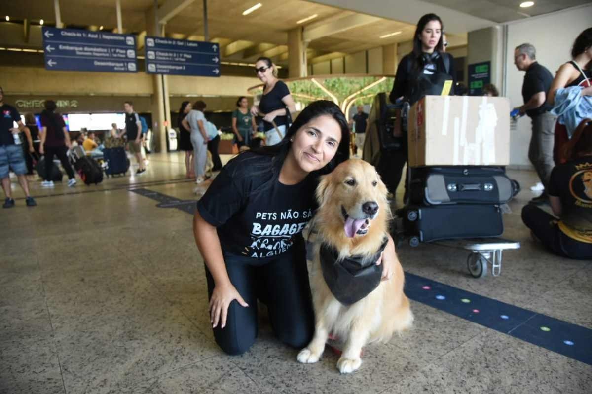 Carolina Penna de Almeida com a cadela Nina 