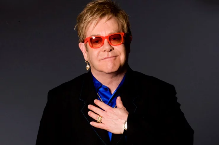 Elton John: Um dos maiores nomes da música britânica, Elton John foi condecorado como cavaleiro pela rainha Elizabeth II, em 1998. -  (crédito: Divulgação)