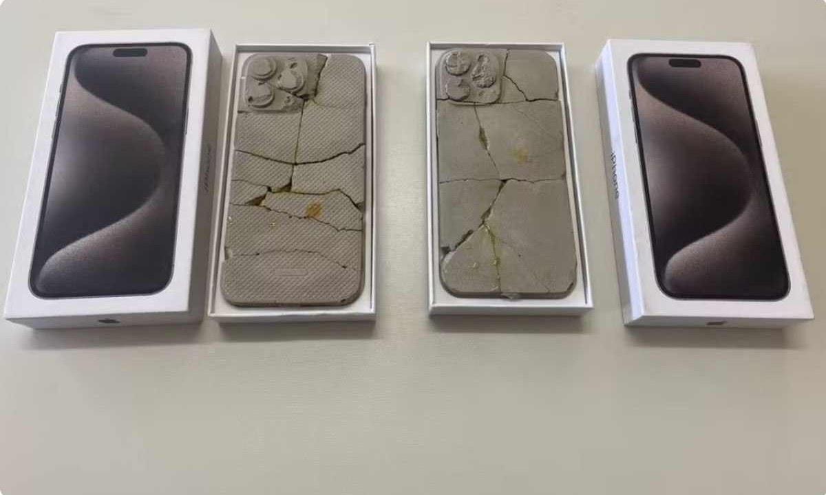 Influenciador teria tentado simular venda de dois celulares do modelo iPhone 15 Pro Max -  (crédito: PCMG/Divulgação)