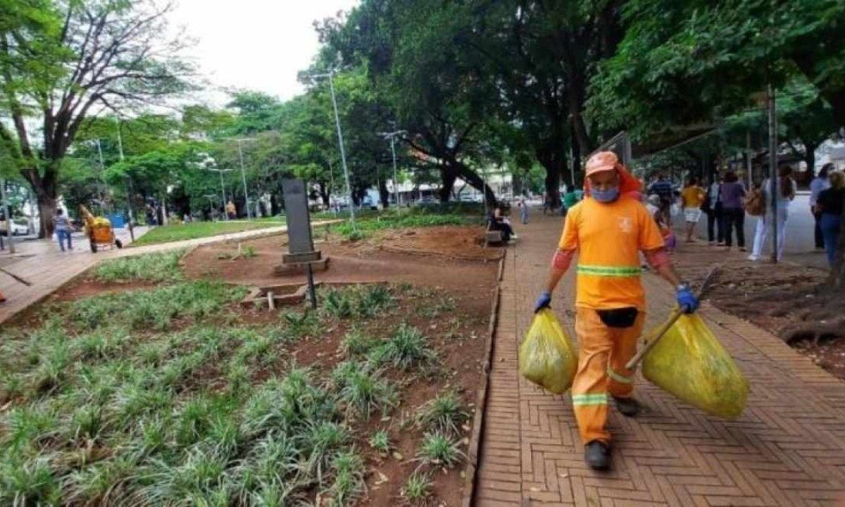 Prefeitura inicia ação integrada de limpeza e fiscalização no Hipercentro -  (crédito: Denilson Freitas/PBH)