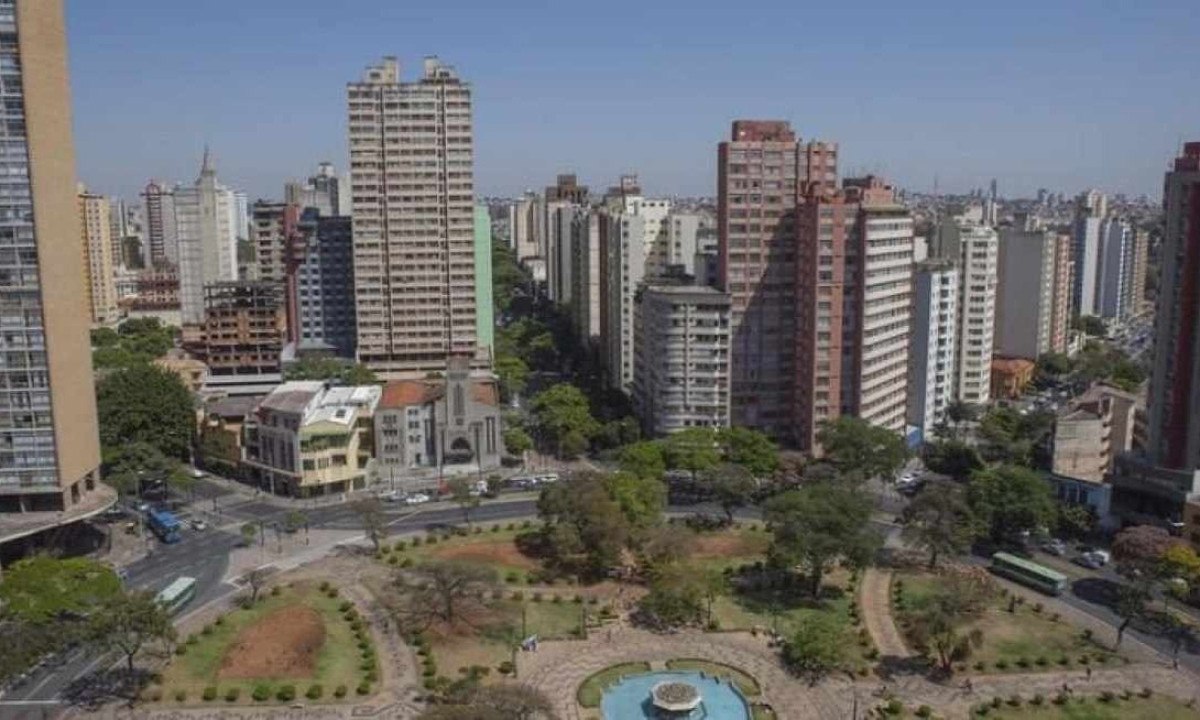 PBH inicia plantio de flamboyants na Praça Raul Soares -  (crédito: Divulgação/PBH)