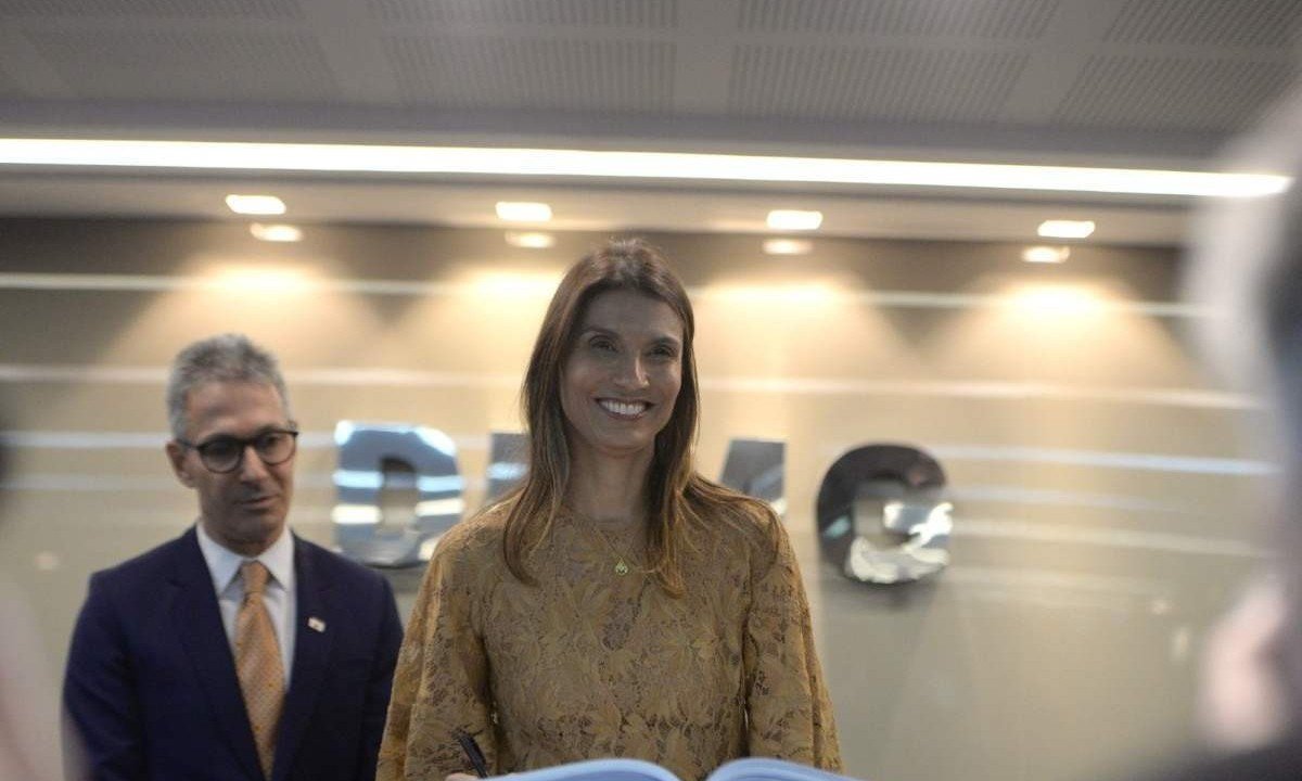 Defensora pública-geral de Minas Gerais Raquel Fomes de Sousa da Costa irá presidir o órgão no biênio 2024-2026. O governador Romeu Zema (Novo) prestigiou a posse -  (crédito: Túlio Santos/EM/D.A Press)