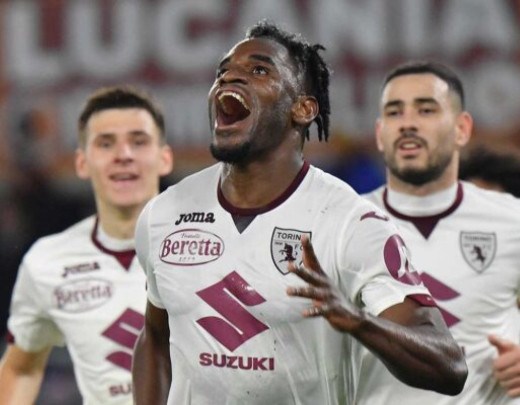  Torino's midfielder #91 Duvan Zapata celebrates after scoring during the Italian Serie A football match between AS Roma and Torino on February 26, 2024 at the Olympic stadium in Rome. (Photo by Tiziana FABI / AFP) (Photo by TIZIANA FABI/AFP via Getty Images)
     -  (crédito:  AFP via Getty Images)
