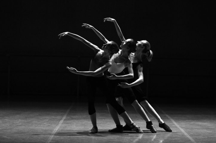 Nesta segunda-feira (29/04) é comemorado o Dia Internacional da Dança. A data foi criada pelo Comitê Internacional da Dança da UNESCO em 1982, em homenagem ao nascimento de Jean-Georges Noverre, um importante mestre de balé francês do século 18 e criador do ballet moderno. -  (crédito: Evgen Rom por Pixabay)