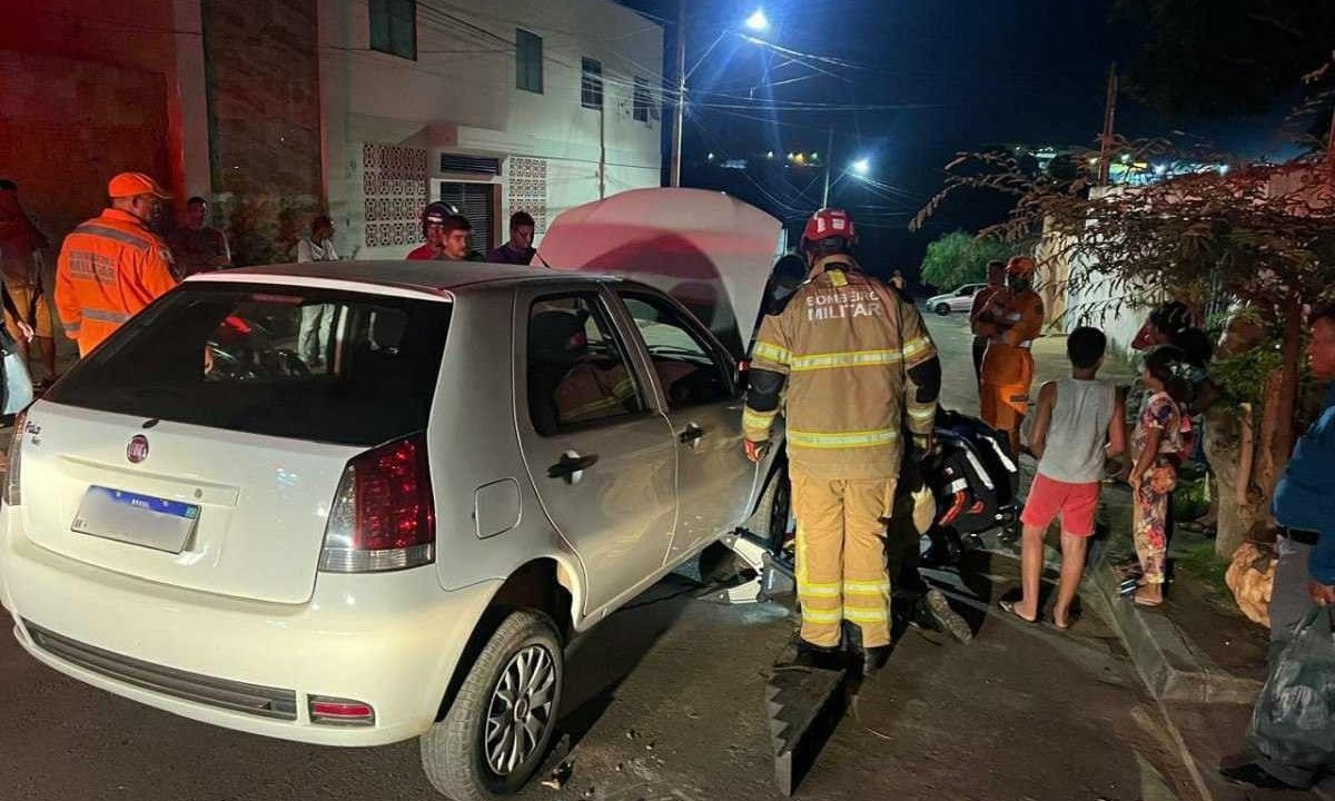 Homem se deita em rua e acaba atropelado -  (crédito: CBMMG)