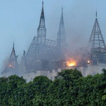 "Castelo do Harry Potter" pega fogo em ataque russo na Ucrânia - Oleksandr GIMANOV / AFP