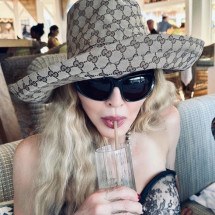 Madonna está no Rio e fãs fazem plantão em frente a hotel - Instagram