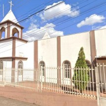 Homem assalta igreja, amarra vítimas e foge em bicicleta em Minas - Google Street View