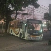 Guerra entre traficantes tem ônibus sequestrado no Rio - Reprodução / Redes Socias