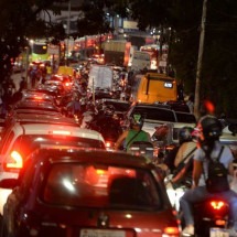 Protesto na MG-010 provoca caos no trânsito em Belo Horizonte - Túlio Santos/EM/D.A Press