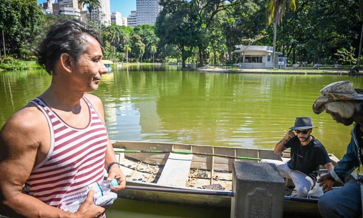 Servidor público Ubirajara José Rodrigues Oliveira pulou no lago dentro do Parque Municipal de BH para resgatar vítima de afogamento -  (crédito: Leandro Couri/ EM/D.A. Press)