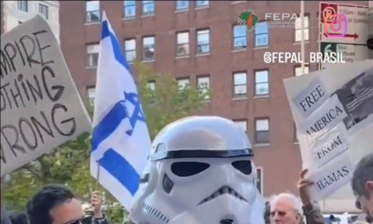 Manifestantes favoráveis a Israel se irritam e hostilizam comediante - (crédito: Reprodução/Redes Sociais)