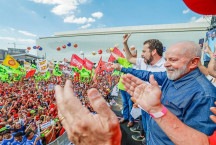 Lula pede votos para Boulos, contraria a lei e o Planalto apaga vídeos