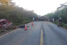 Acidente com carro e caminhão mata idosa no Norte de Minas
