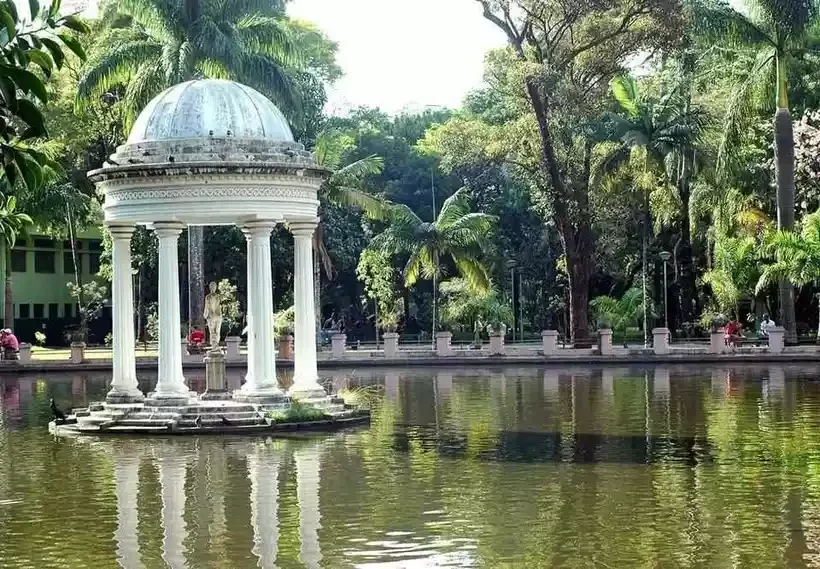 Lago com coreto instalado no Parque Municipal de BH -  (crédito: Breno Pataro/PBH)