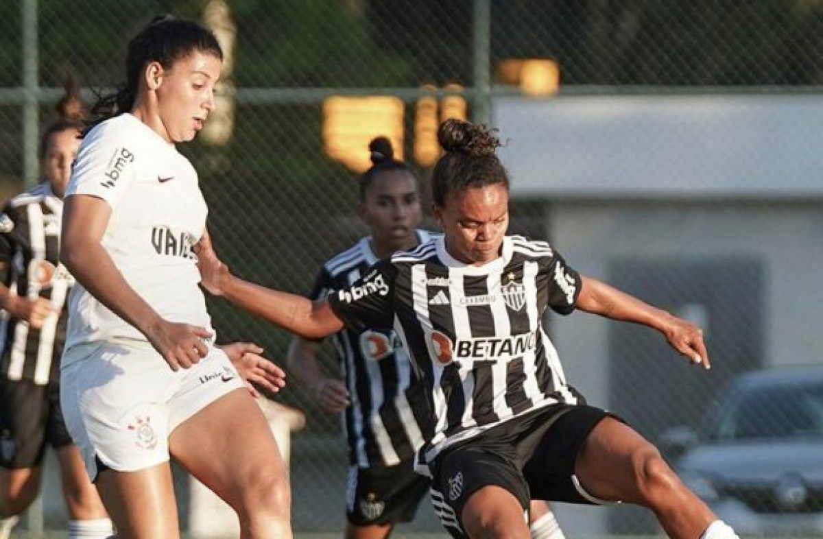 Em jogo com erros de arbitragem, Corinthians vence outra no Brasileirão feminino