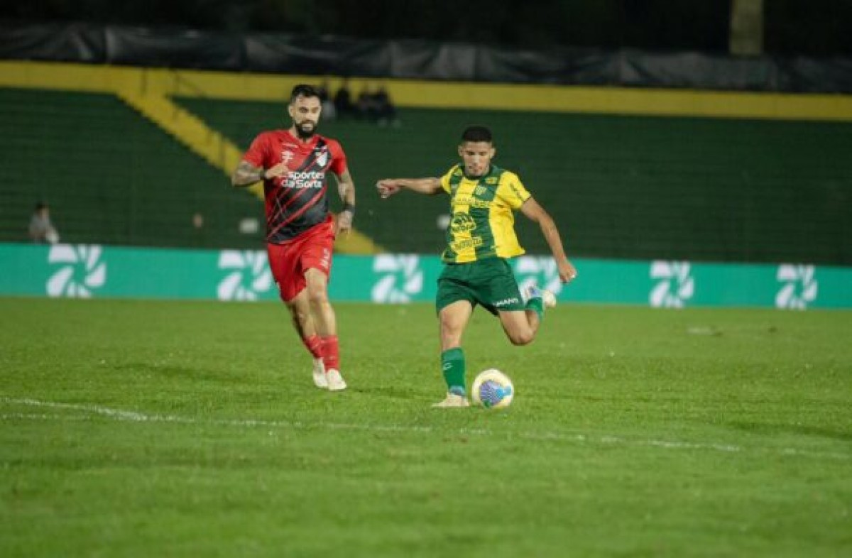 Ypiranga, da Série C, vira jogo contra o Athletico-PR nos acréscimos