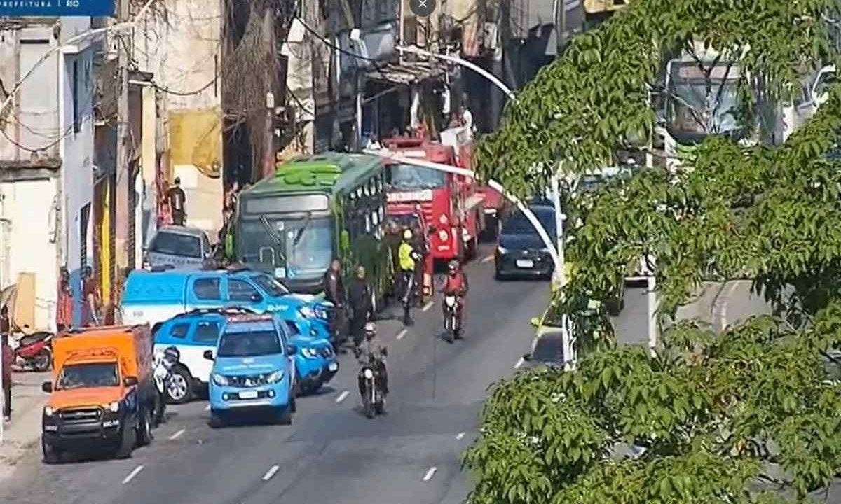 Ônibus desgovernado bateu, matou e feriu -  (crédito: Reprodução/ Centro de Operações Rio)