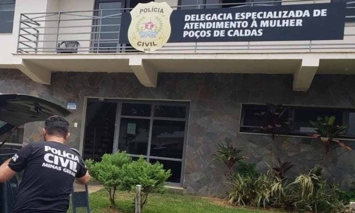 Depois de ser indiciado na DEAM de Poços de Caldas, homem foi levado para o sistema prisional -  (crédito: PCMG)