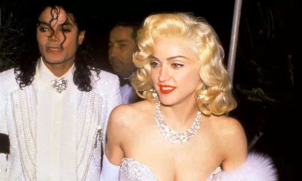 Michael Jackson e Madonna chegaram de mãos dadas ao Oscar de 1991 -  (crédito: Reprodução/YouTube)