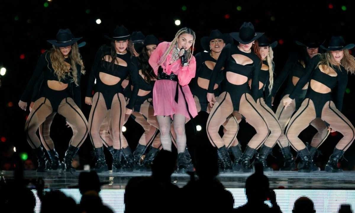 Globo já faturou mais de R$ 50 milhões com a transmissão do show de Madonna na Praia de Copacabana -  (crédito: Fredy BUILES / AFP)