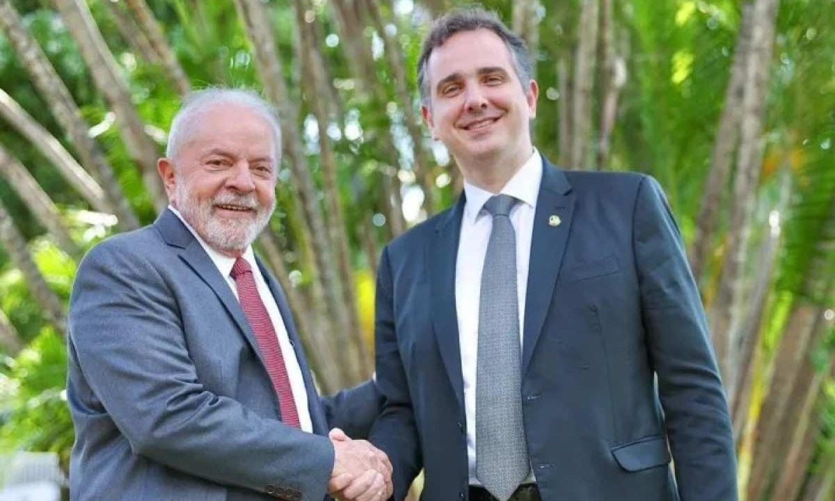 Lula chama Pacheco para conversar e estancar a crise entre os Poderes