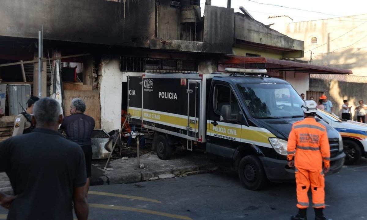A jovem foi encontrada no banheiro do segundo pavimento. Até o momento, foi a única vítima confirmada -  (crédito: Túlio Santos/EM/D.A.Press)
