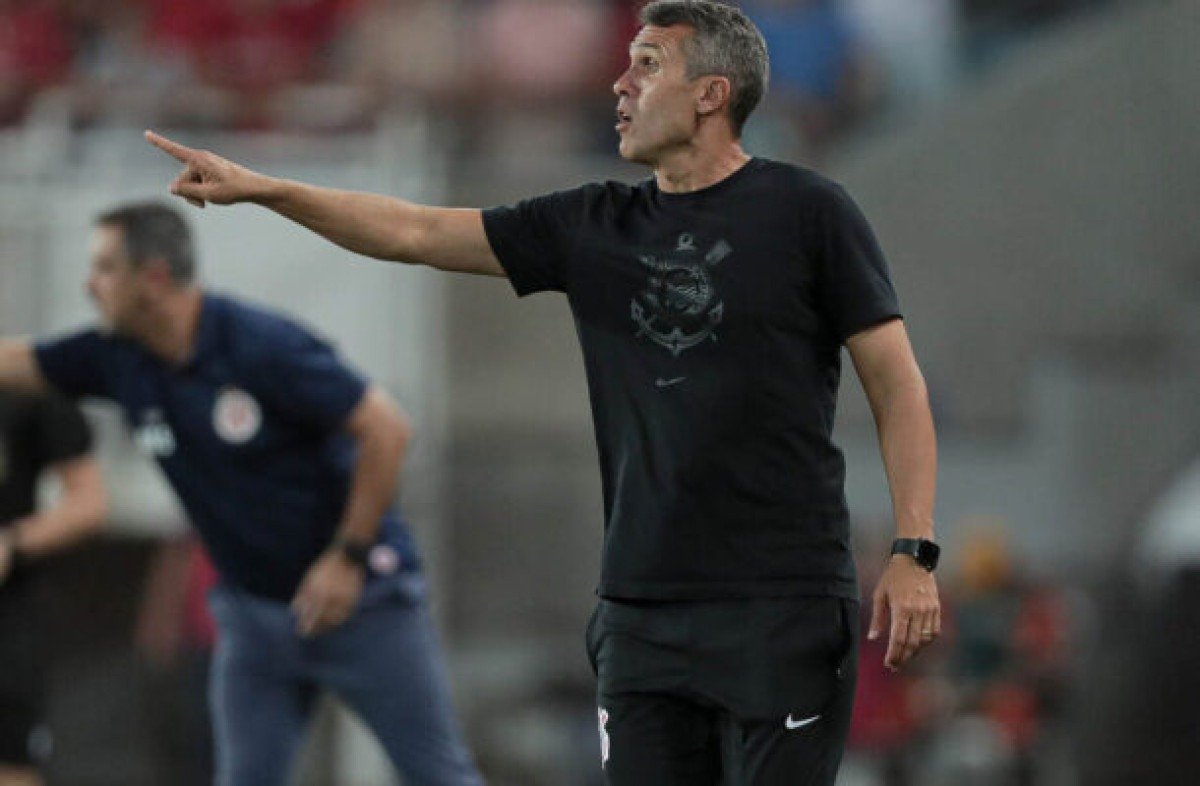 Lazaroni lamenta lesões e enaltece vitória do Corinthians na superação