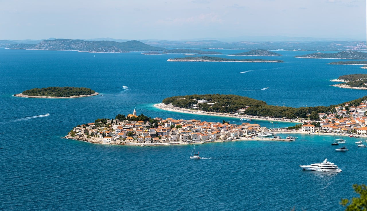 Com 4 milhões de habitantes, a Croácia é um dos países mais belos do mundo e, desde o início de 2023, com a adoção do euro (no lugar da antiga moeda kuna), tem investido ainda mais em turismo.   -  (crédito: Imagem de Ma_Frank por Pixabay)