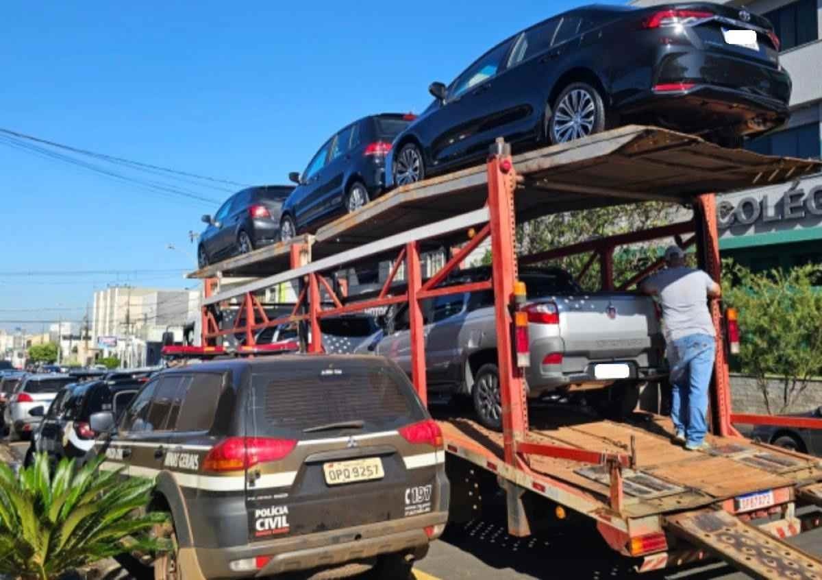 Polícia apreende 15 veículos em operação contra fraude e venda